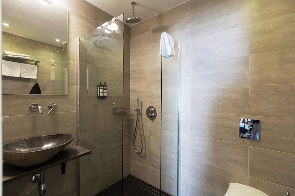 Quentin England Hotel Standard Room, 1 Double Bed, Private Bathroom 5