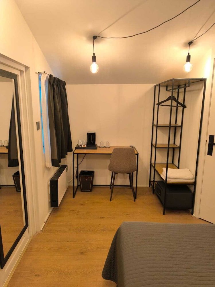 Quentin Museum Square Hotel Room, 1 King Bed, Garden View 4