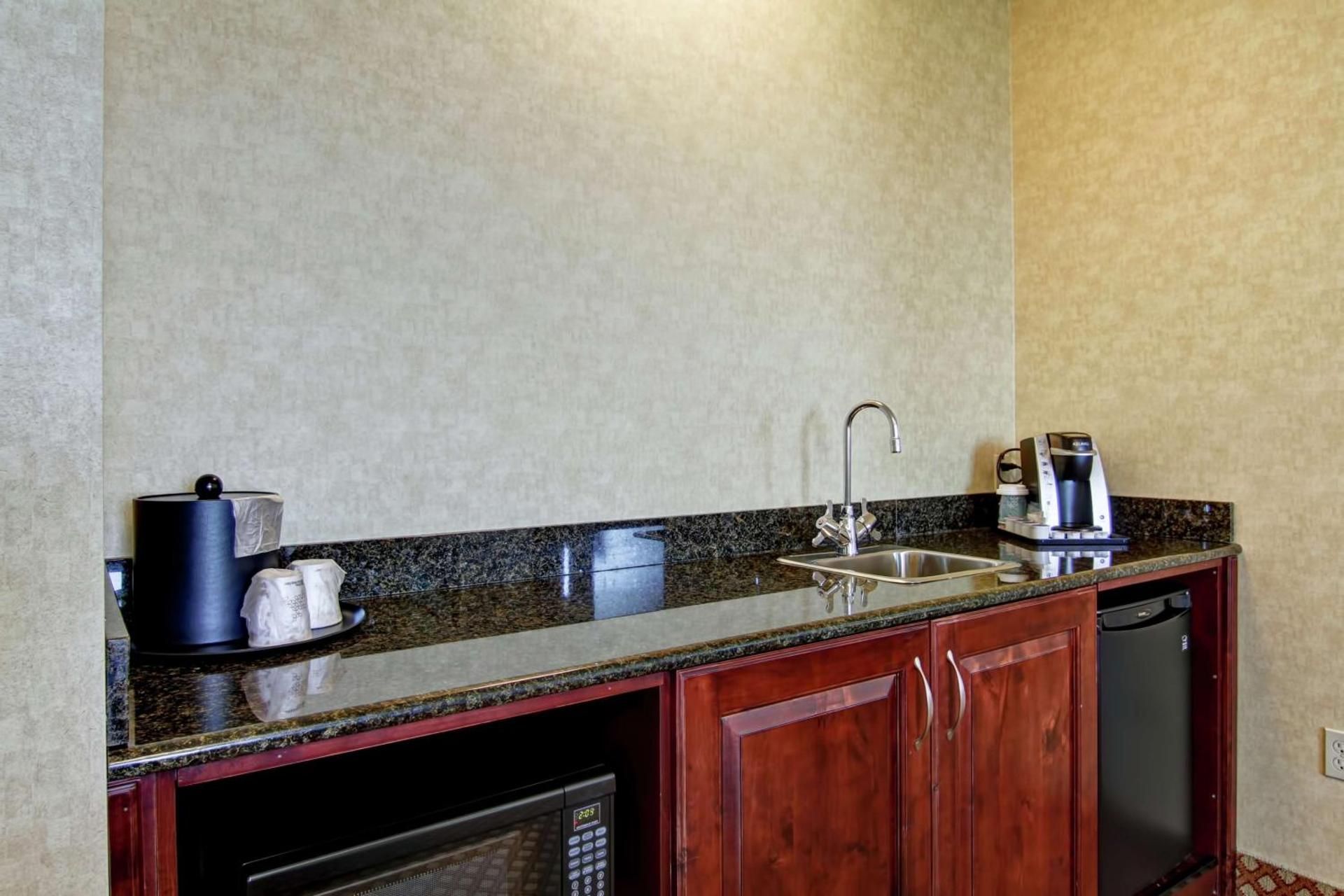 undefined Hilton Garden Inn Ottawa Airport 5