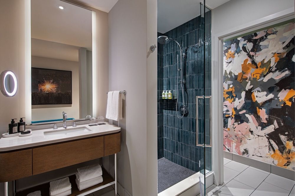 W Austin Standard Room, 1 King Bed 7