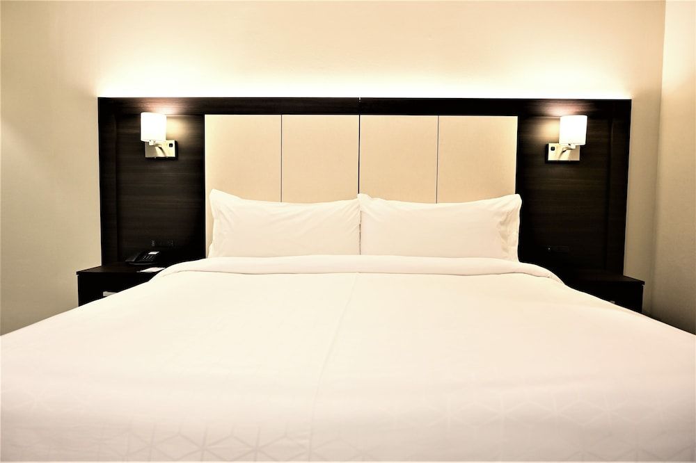 Standard Room, 1 King Bed, Accessible (Wheelchair)