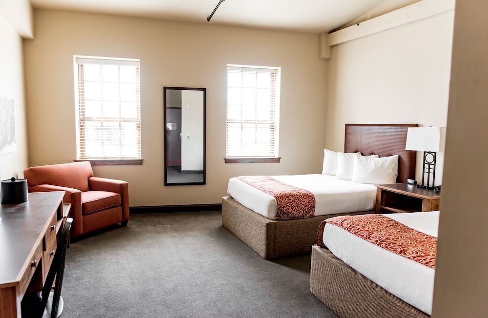 Cork Factory Hotel Lancaster Classic Room, 2 Queen Beds