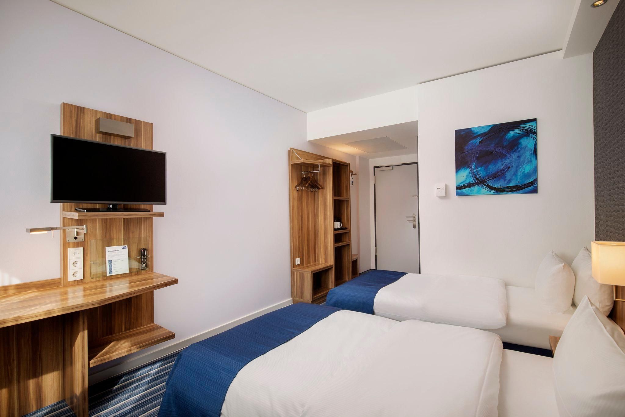2 Twin Beds Standard Courtyard View