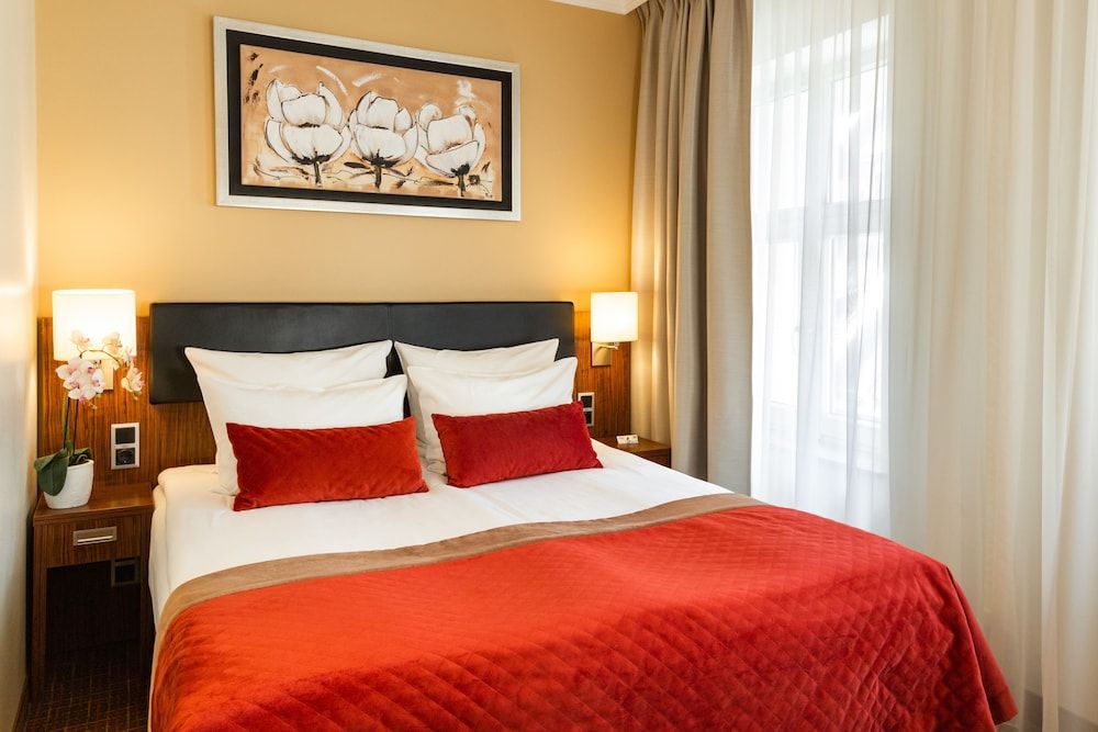 Avalon Hotel & Conferences Standard Double or Twin Room 3