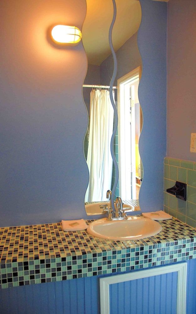 Ibis Bay Beach Resort Queen Bed Courtyard 2nd floor 10