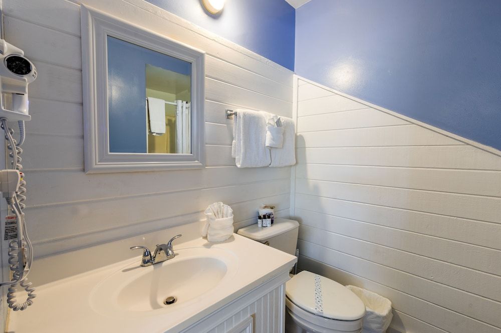 Ibis Bay Beach Resort Queen Bed Courtyard 2nd floor 9