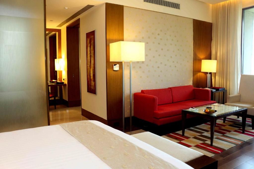The Oberoi Gurgaon Udyog Vihar Premier Room with Pool View 2