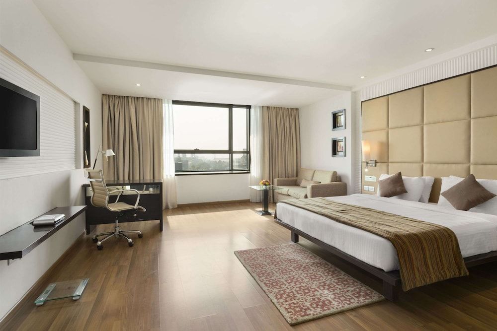 Standard Room, 1 King Bed