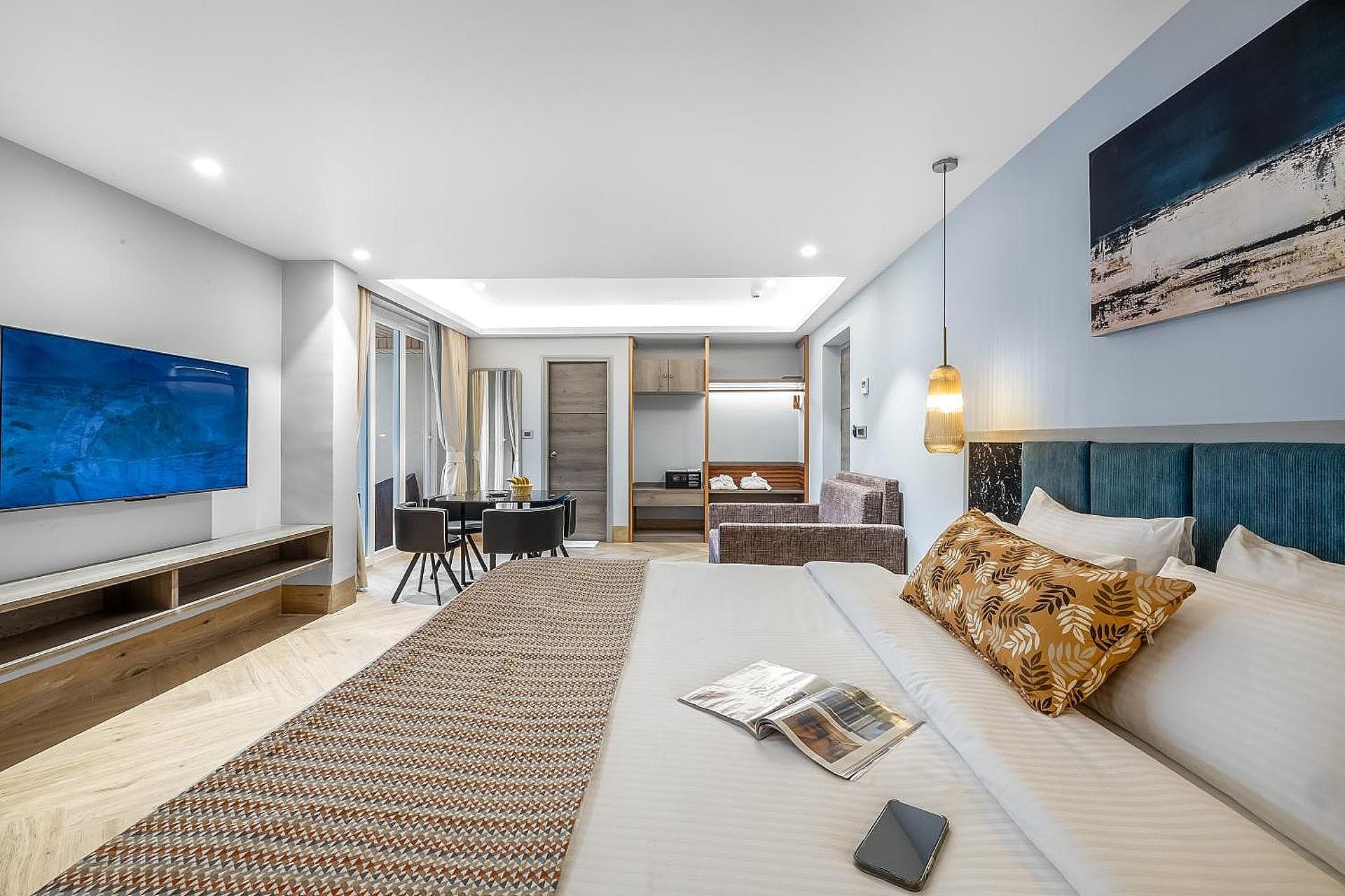 Ocean Palms Goa Junior Suite with Bathtub 2