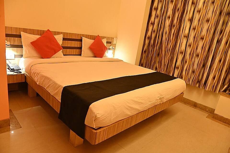Hotel Apex Intercontinental Deluxe Room 8