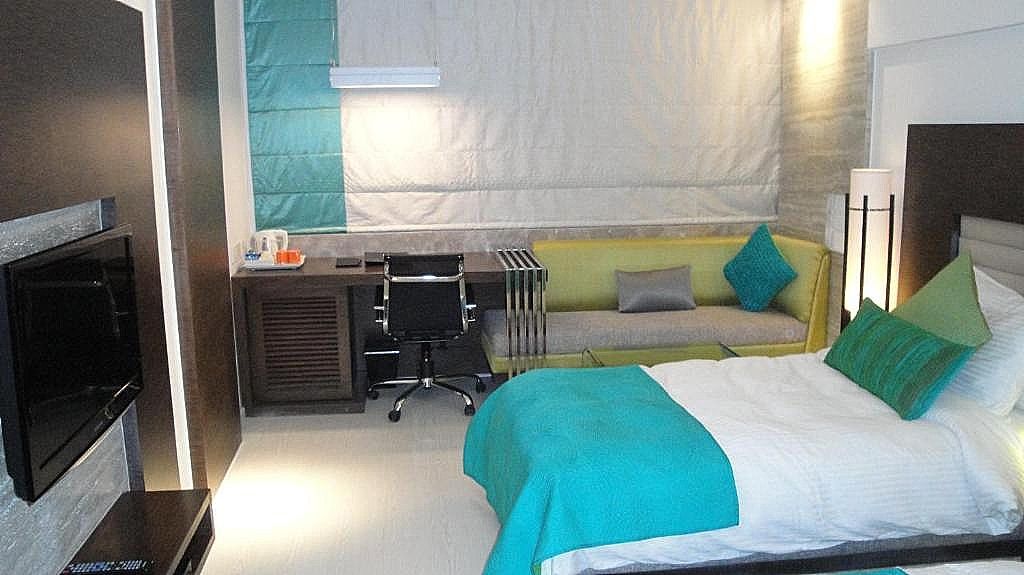 Maya Hotel Suite Room With Bathtub One Double Bed Only 2