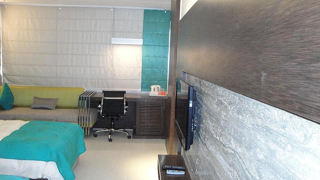 Maya Hotel Suite Room With Bathtub One Double Bed Only