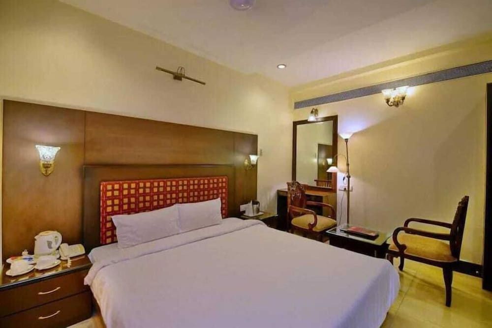 The Avalon Deluxe Twin  Room Bed 4