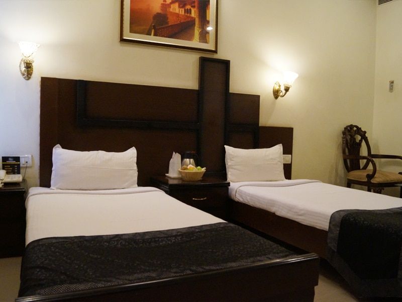 The Avalon Deluxe Twin  Room Bed 7