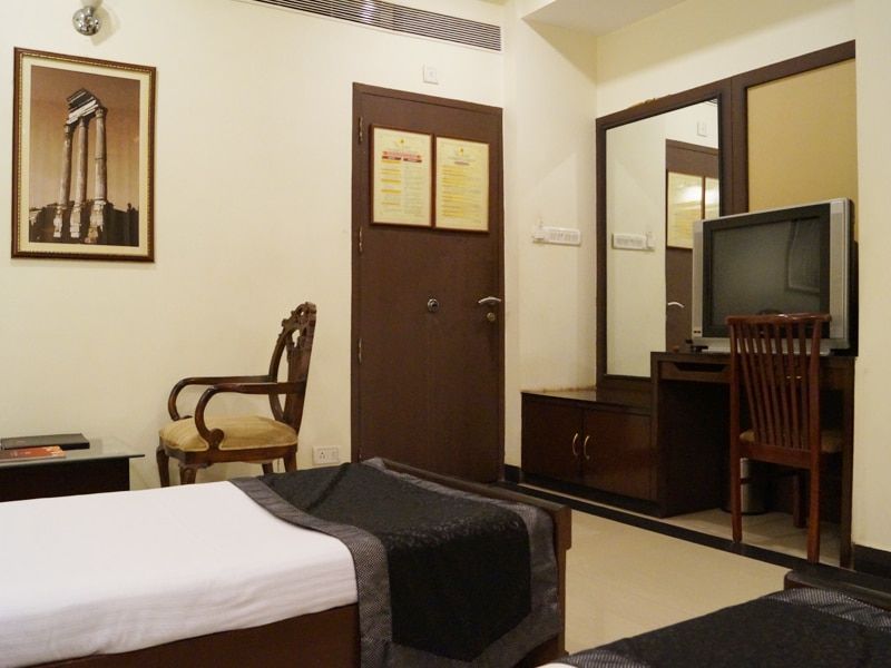 The Avalon Deluxe Twin  Room Bed 11