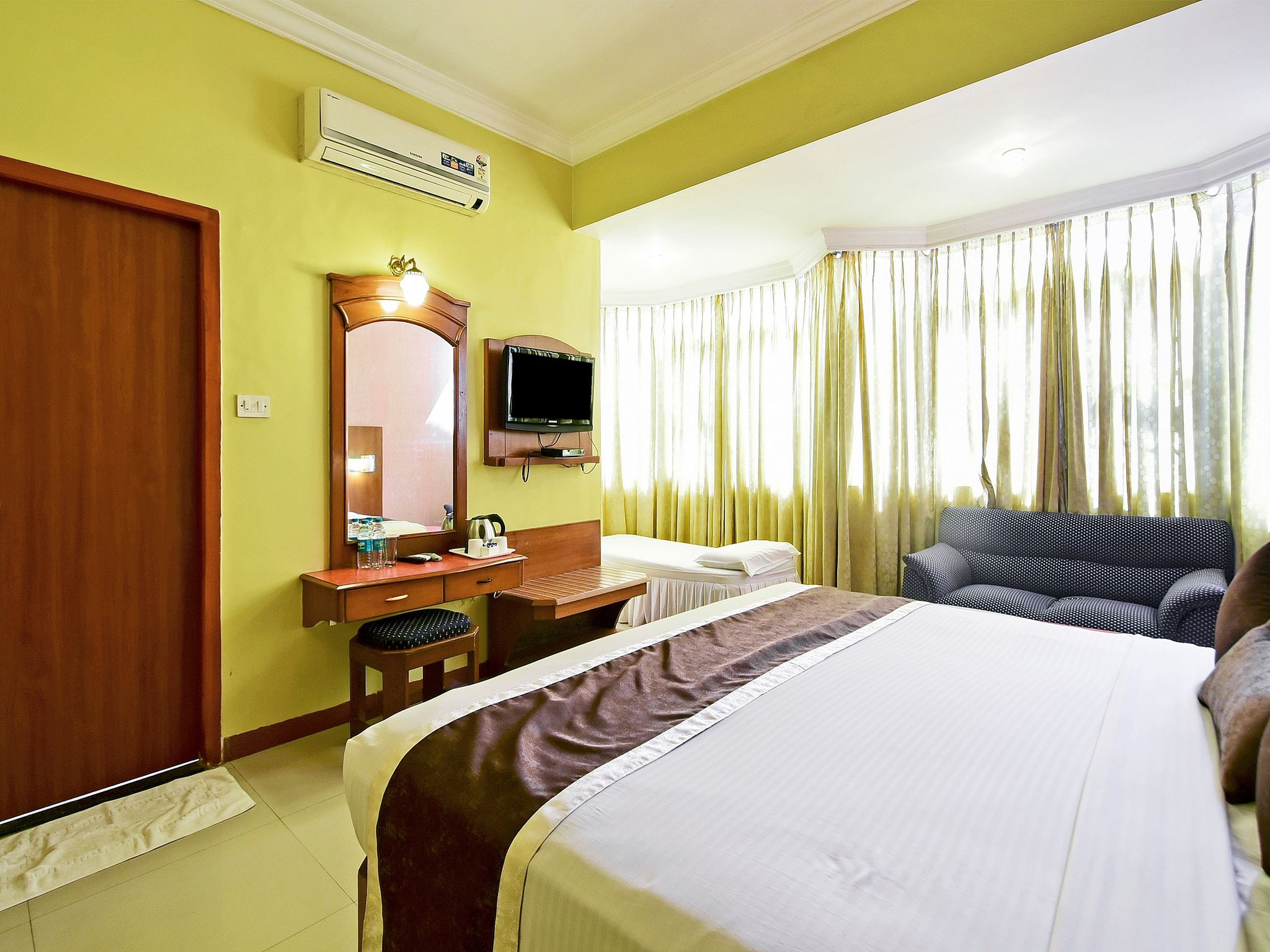 Hotel Maurya Palace AC Room 3