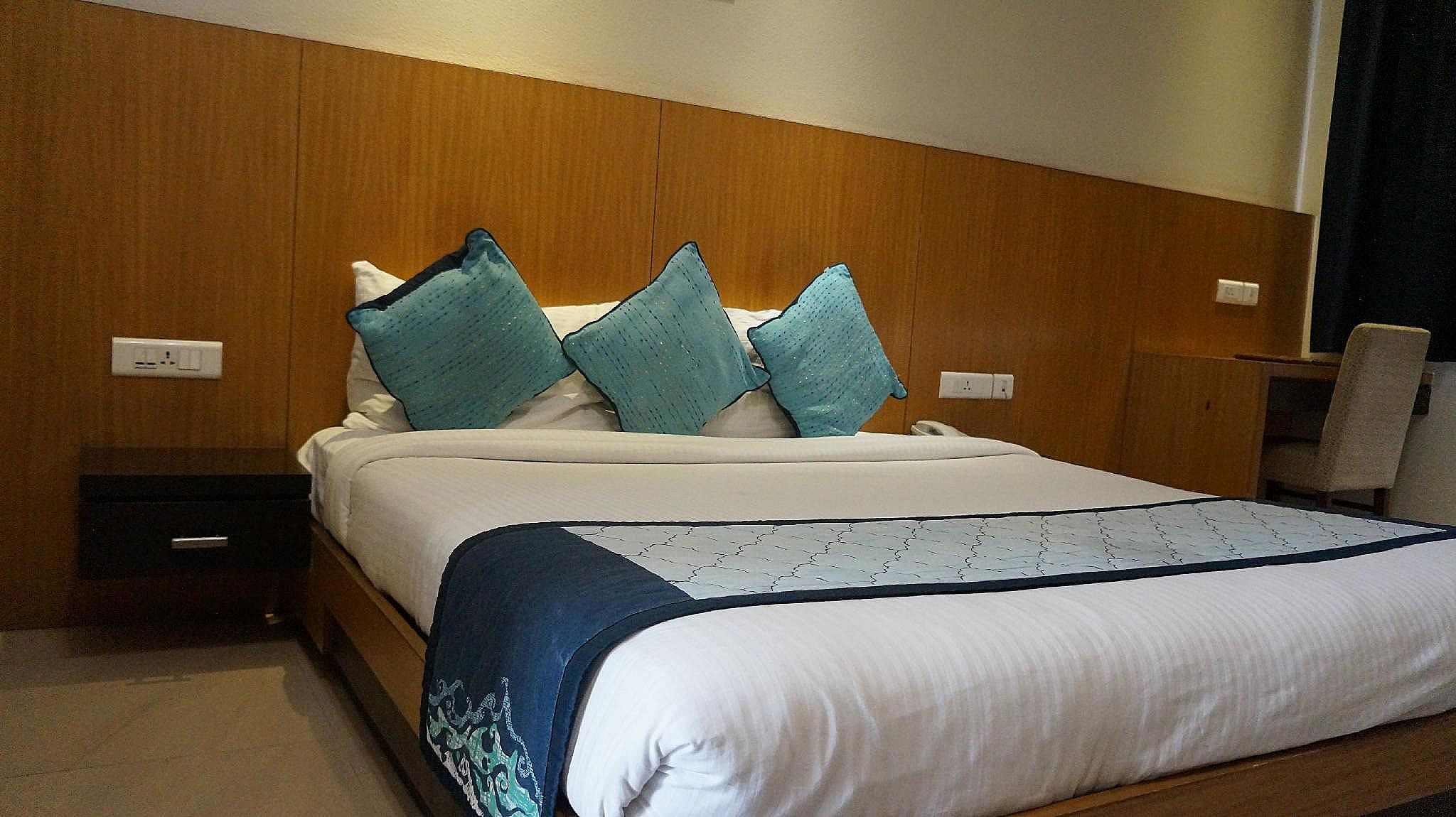 Amaris Hotel Classic Double Room 8