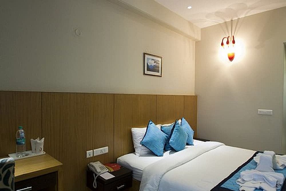Amaris Hotel Classic Double Room 9