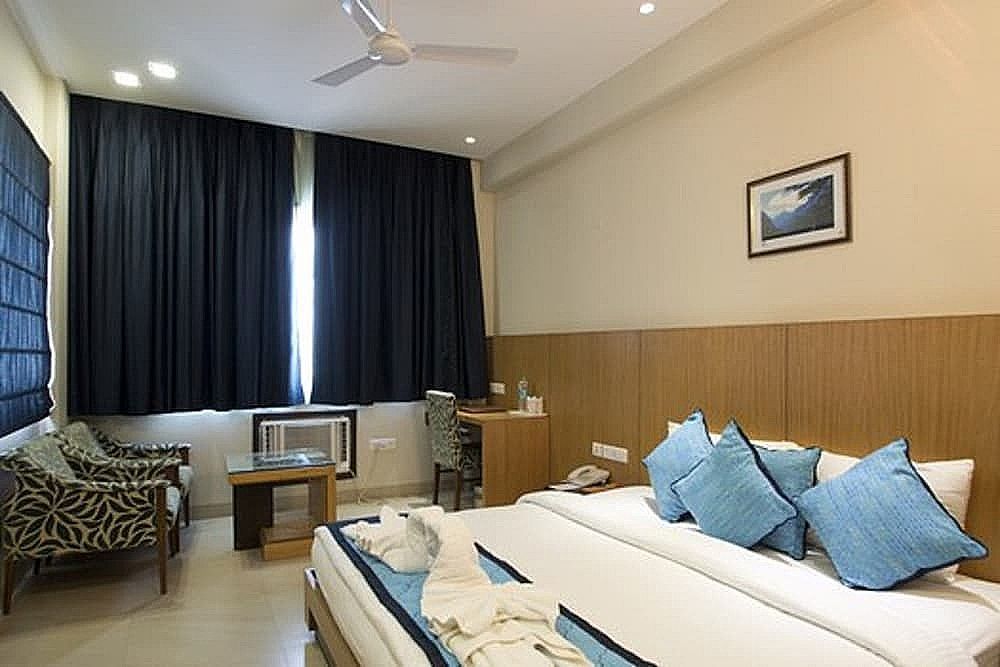 Amaris Hotel Classic Double Room 12