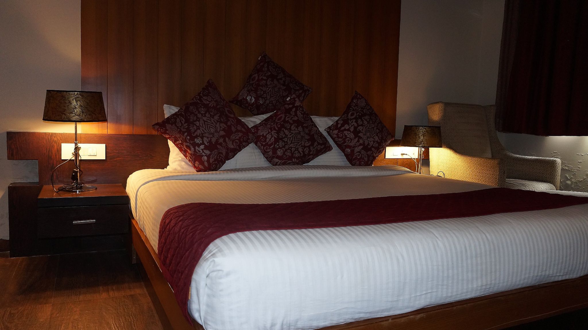 Grand Elite Suite With Bathtub