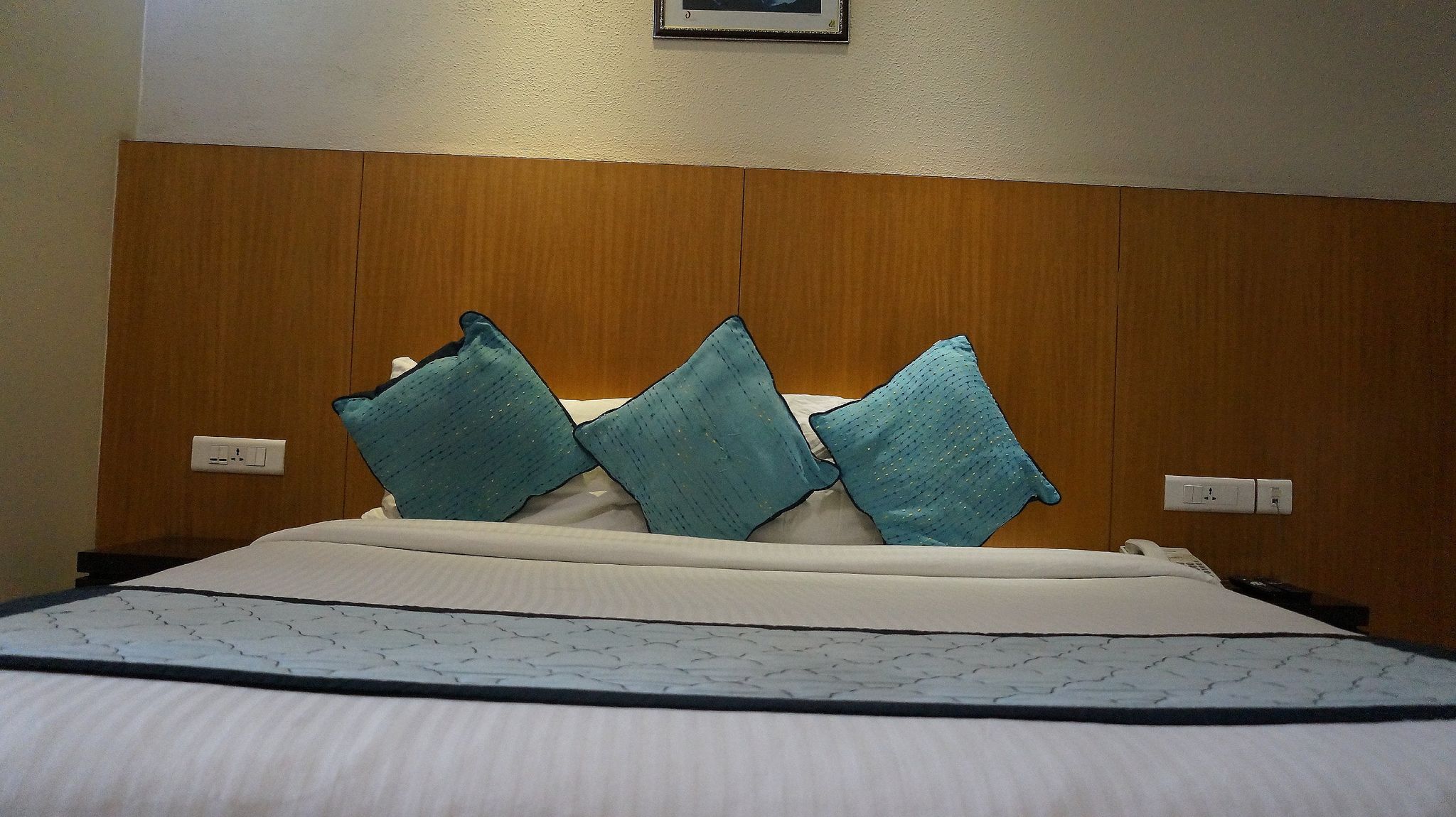 Amaris Hotel Classic Double Room 4