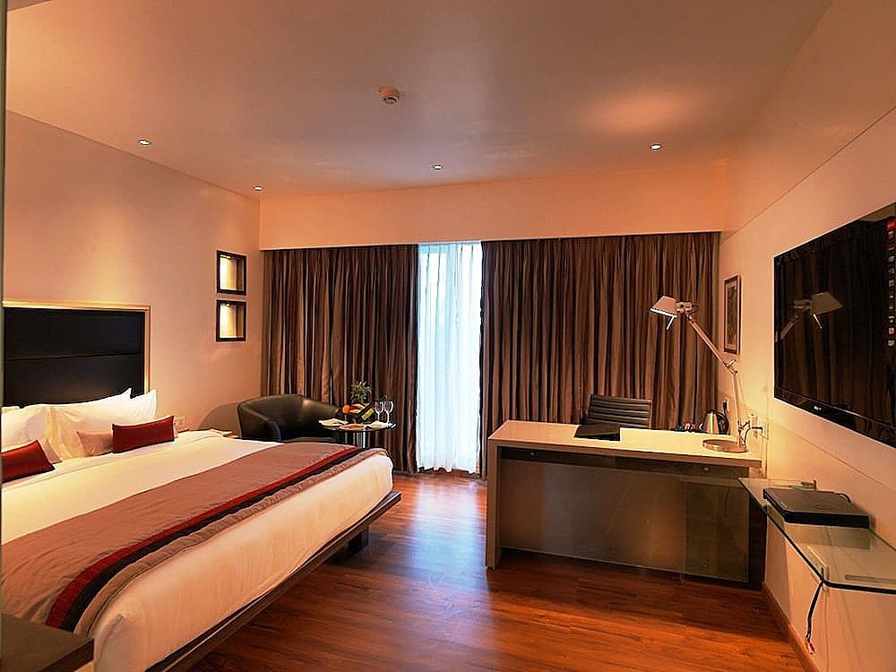 Spree Club Room with Bathtub