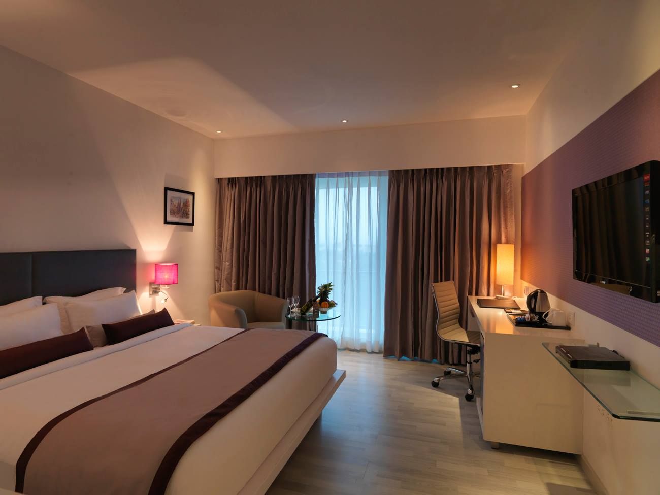 Spree Shivai Hotel Pimpri Chinchwad Deluxe King Bed Room