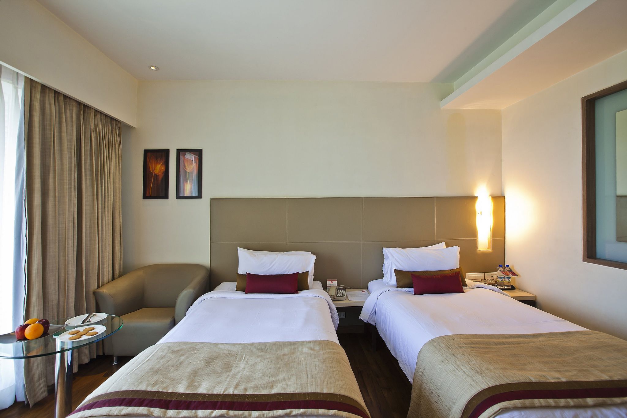 Spree Shivai Hotel Pimpri Chinchwad Superior Room Twin Beds 4