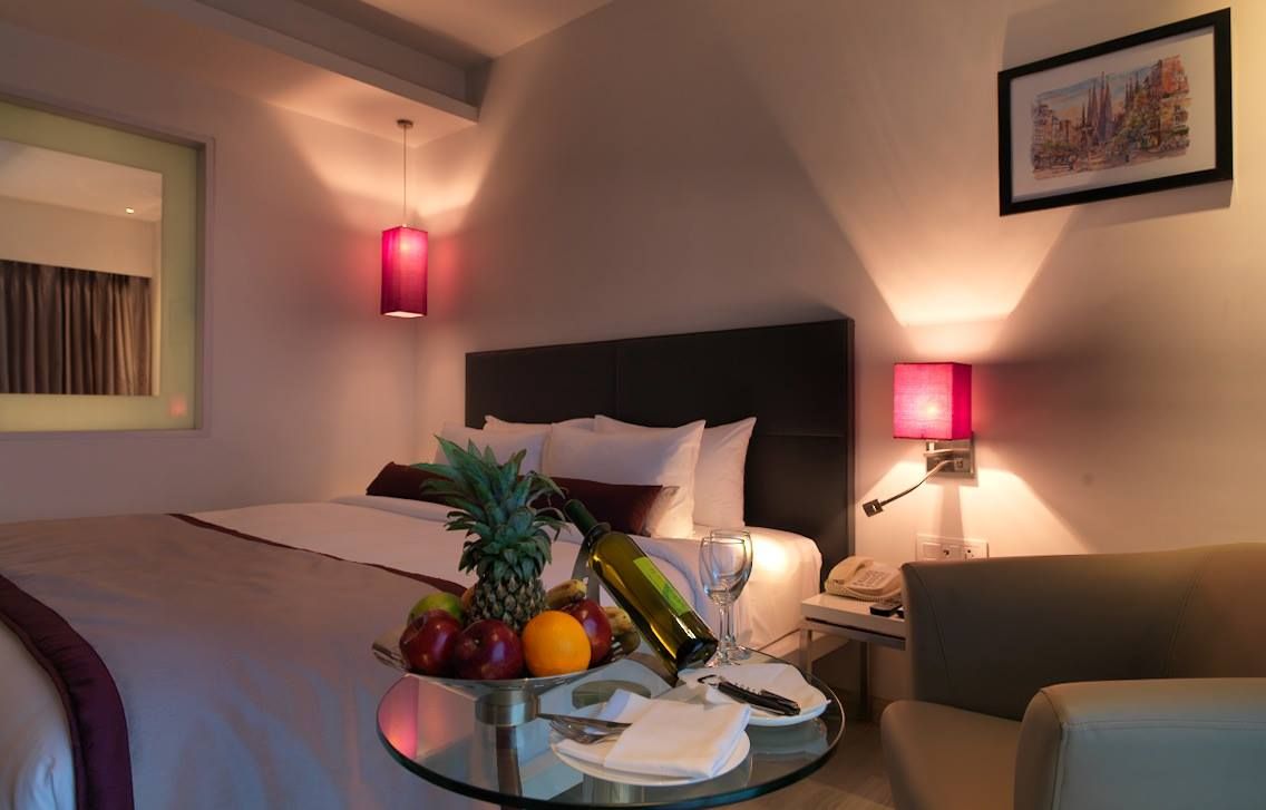 Spree Shivai Hotel Pimpri Chinchwad Deluxe King Bed Room 2