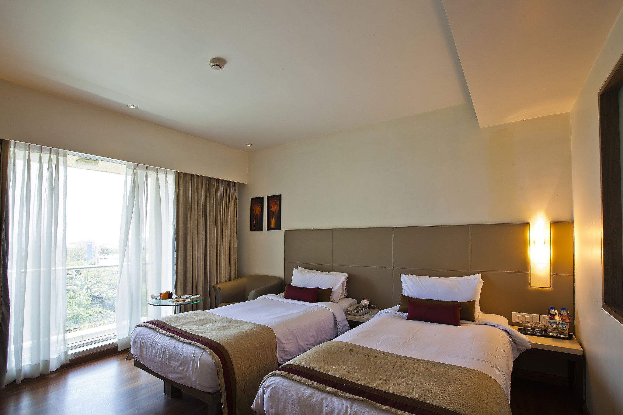 Spree Shivai Hotel Pimpri Chinchwad Superior Room Twin Beds 3