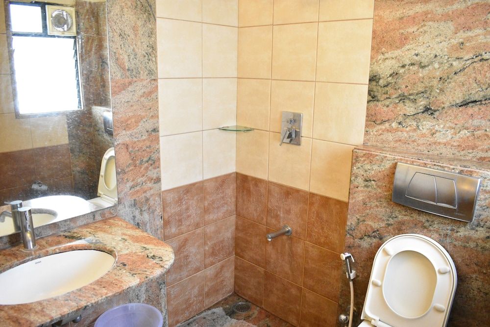 Shetty Gardenia Hotel Premium Double Room, 1 King Bed 2