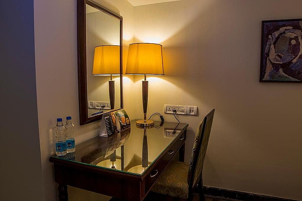 The Royale Senate Executive King