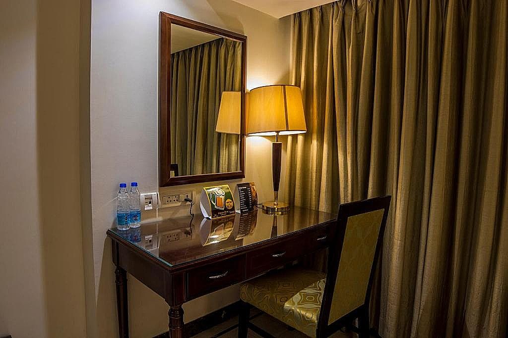 The Royale Senate Executive King 2