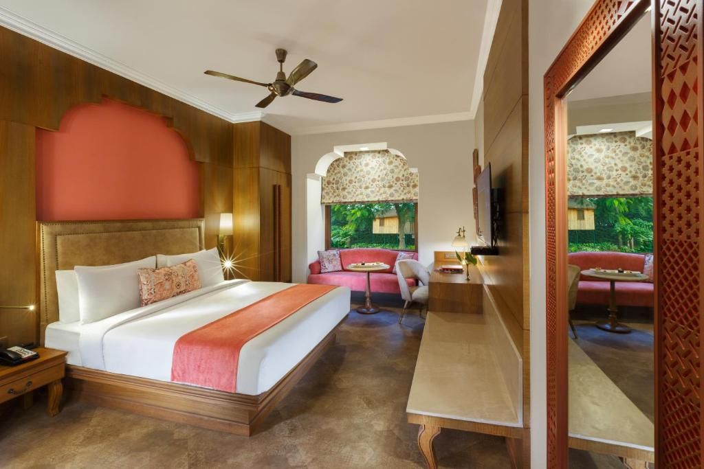 GROUND FLOOR SUITE KING BED