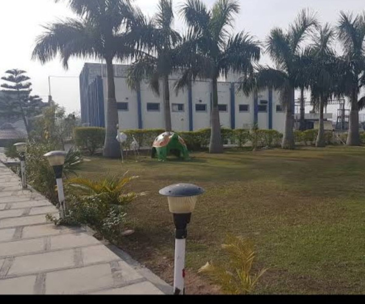 undefined Orange Resort 6