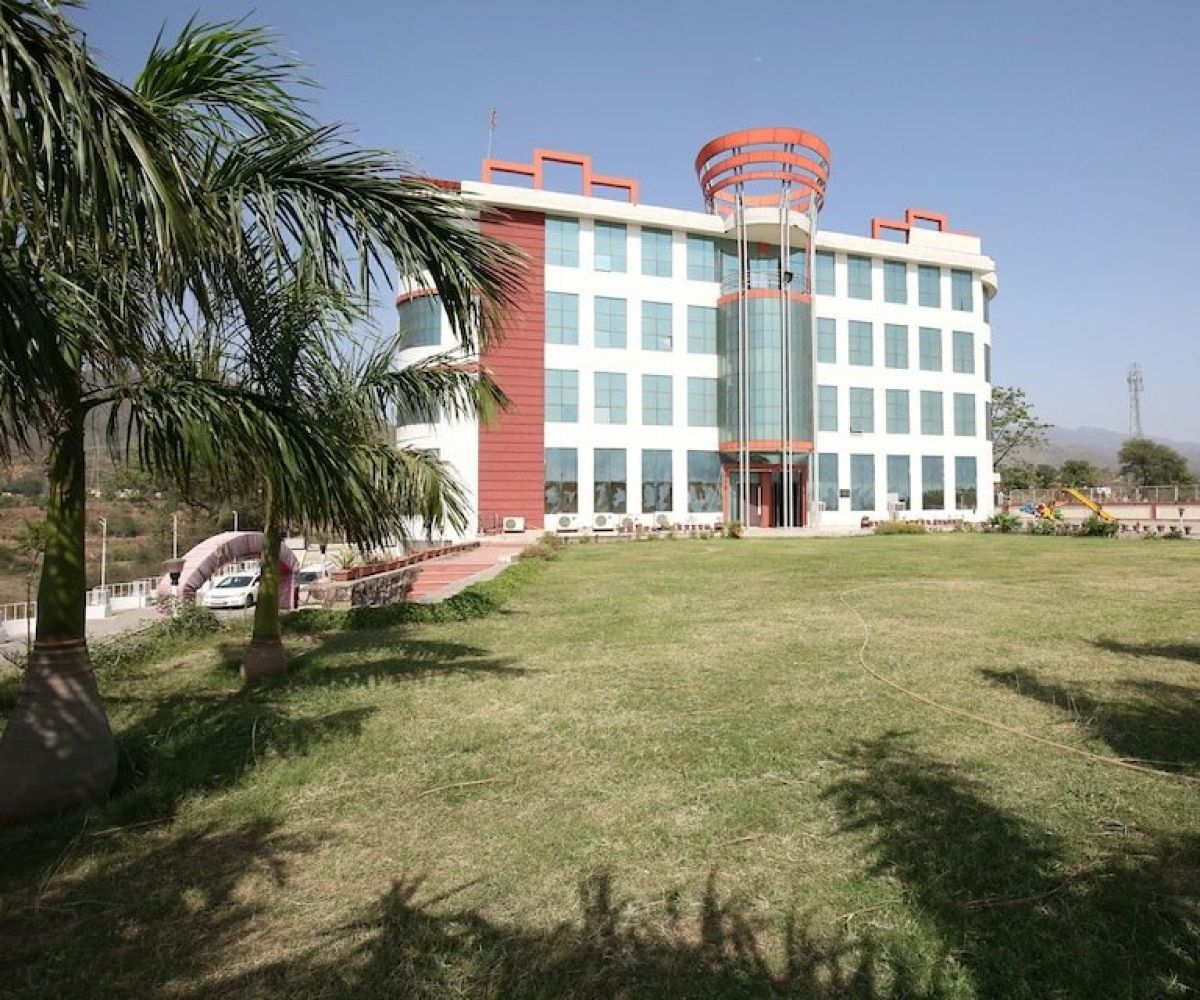 undefined Orange Resort 9