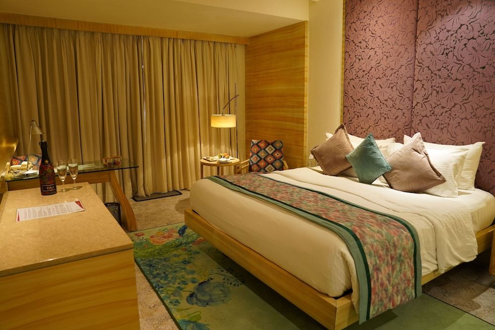 Hotel Royal Orchid, Jaipur Premium Plunge Pool King Room with bath tub 7