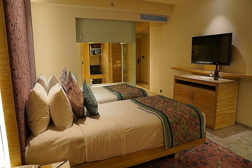 Hotel Royal Orchid, Jaipur Premium Plunge Pool King Room with bath tub 4