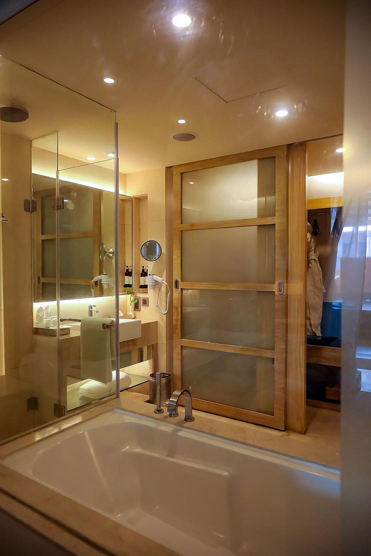 Hotel Royal Orchid, Jaipur Premium Plunge Pool King Room with bath tub 8