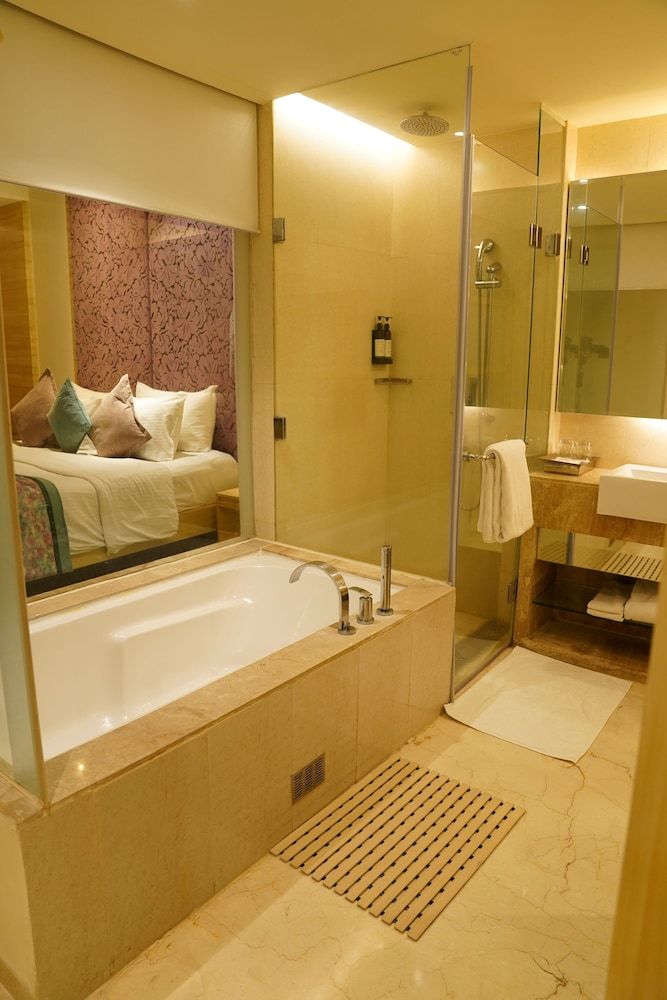 Hotel Royal Orchid Jaipur Deluxe King Bed with Bath Tub 10
