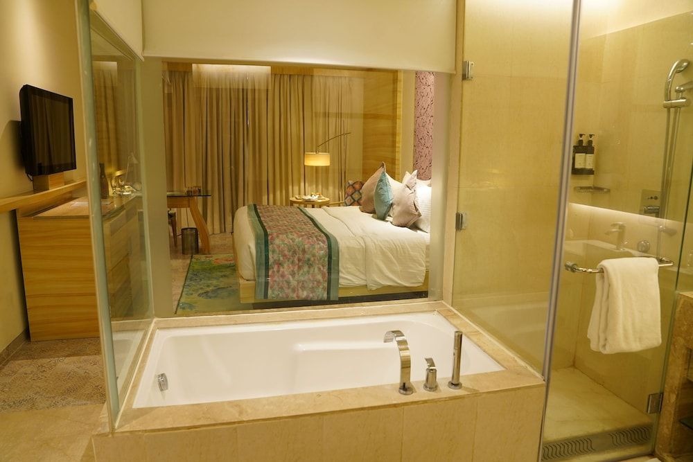 Hotel Royal Orchid, Jaipur Premium Plunge Pool King Room with bath tub 10