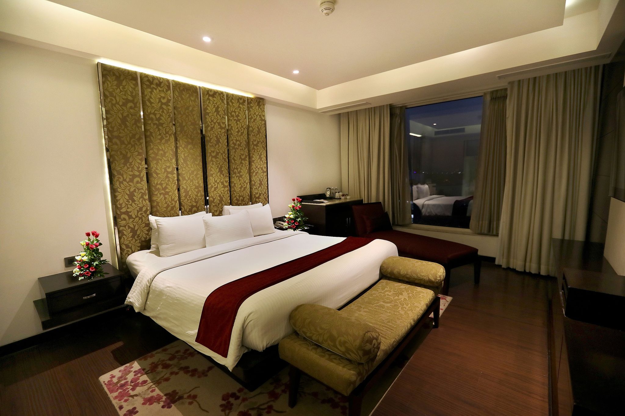 Hotel Royal Orchid Jaipur Deluxe King Bed with Bath Tub