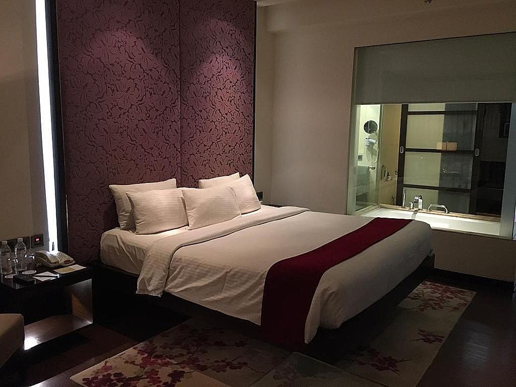Hotel Royal Orchid Jaipur Deluxe King Bed with Bath Tub 5