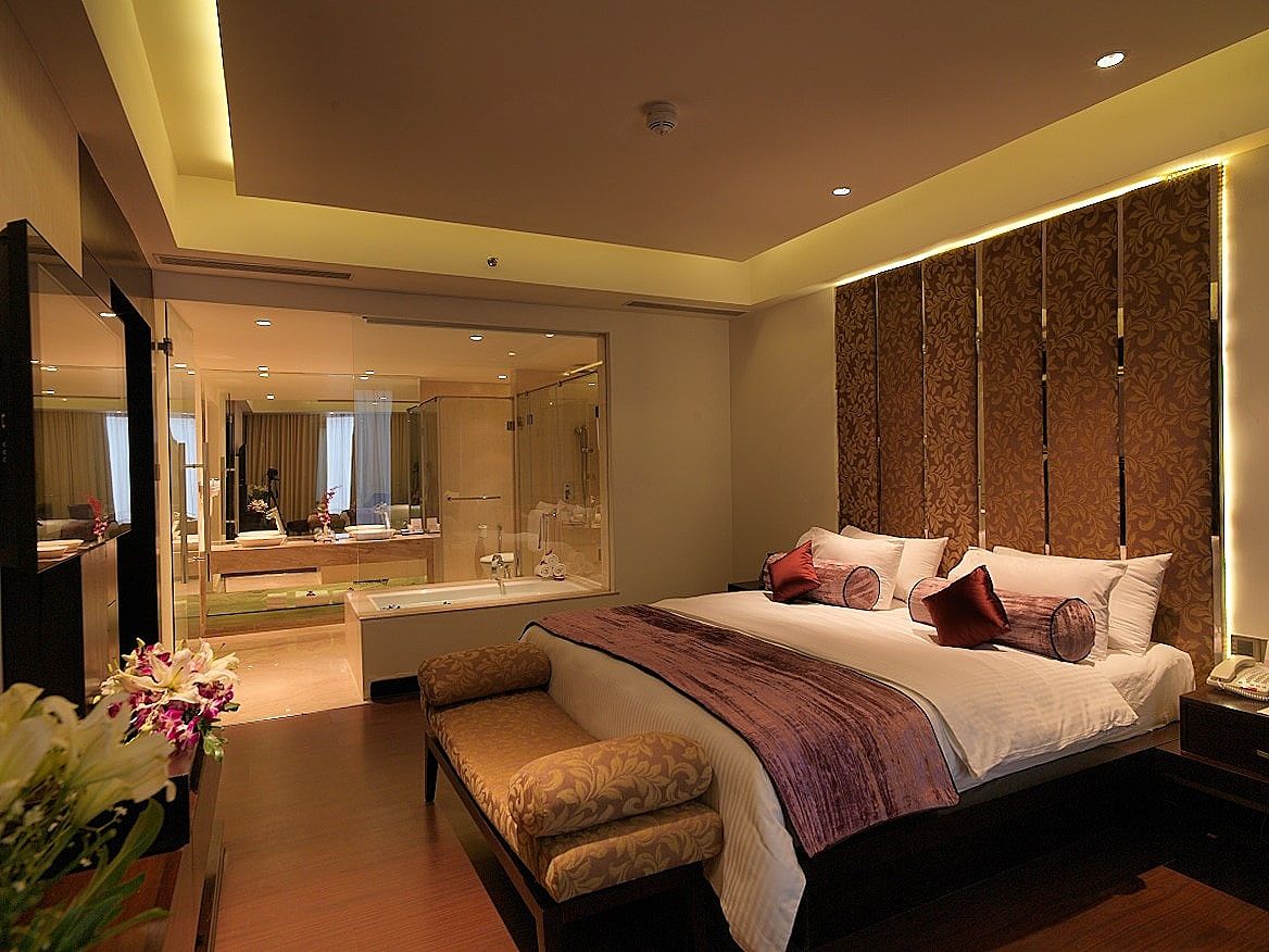 Hotel Royal Orchid, Jaipur Premium Plunge Pool King Room with bath tub 5