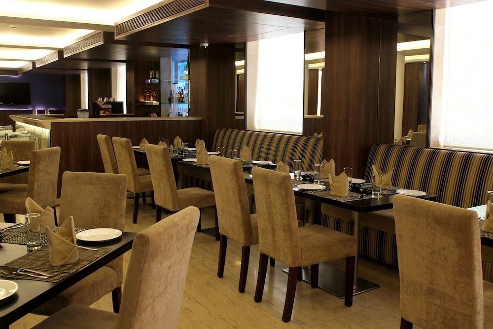 undefined THE ROA HOTEL 4
