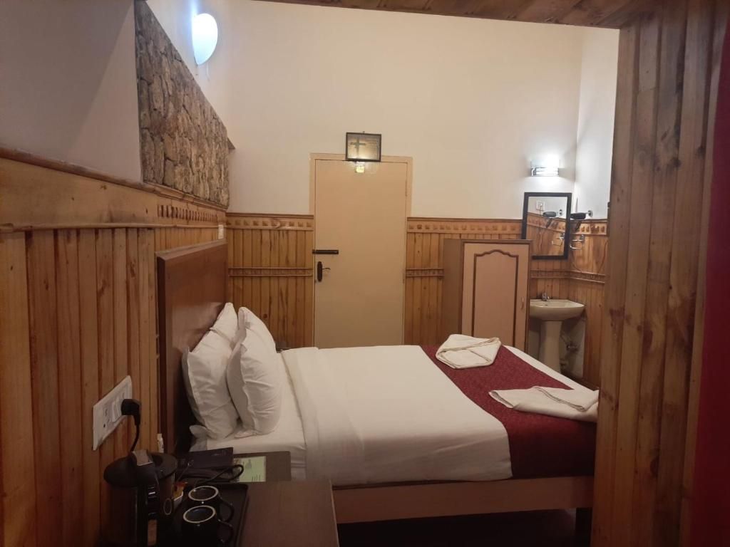 Pine Borough Inn Double Room 9