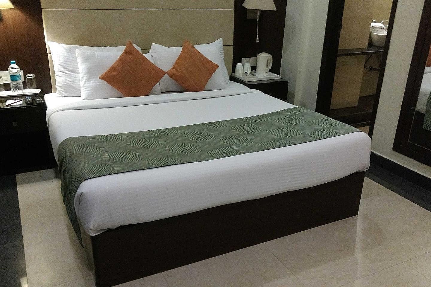 DS Clarks Inn Deluxe Room 3