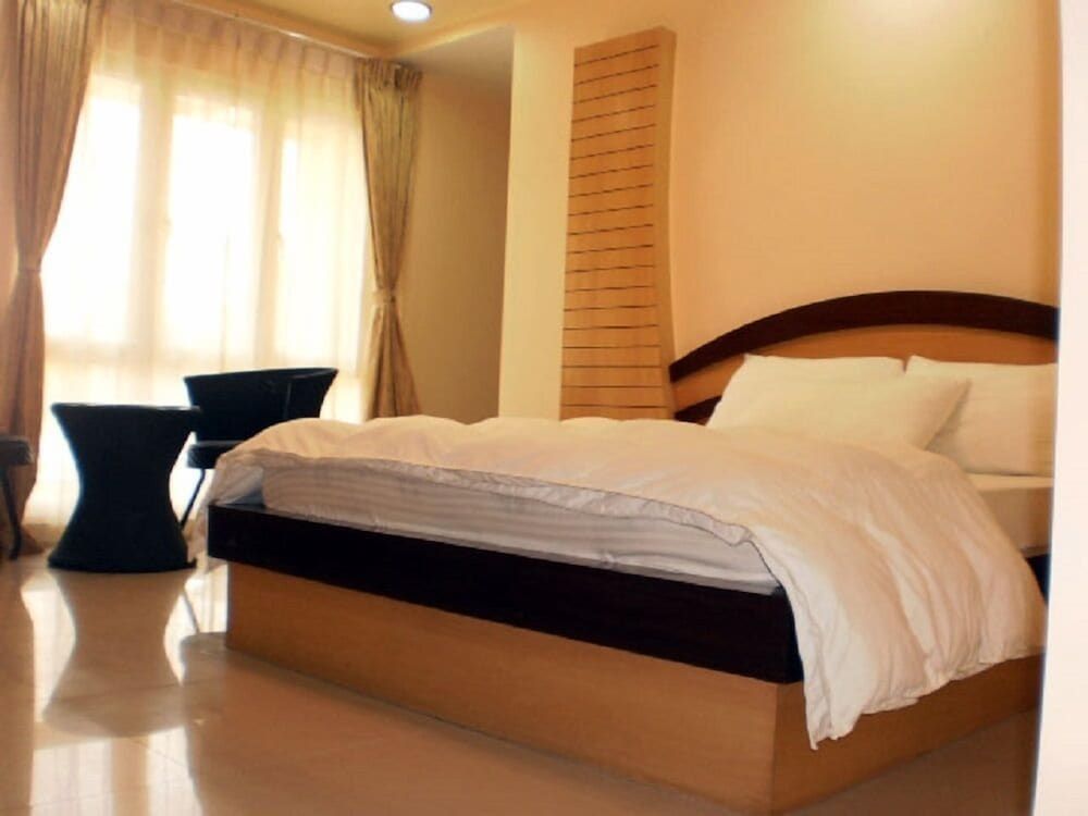 Hill Top International Superior Room 7