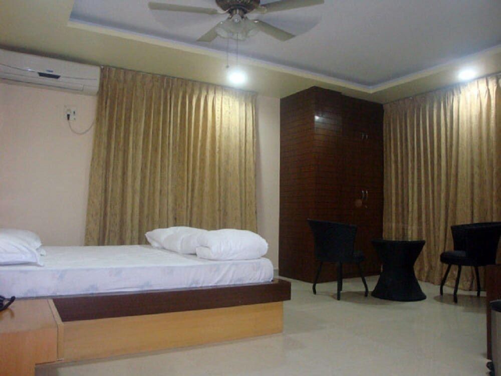 Hill Top International Superior Room 12