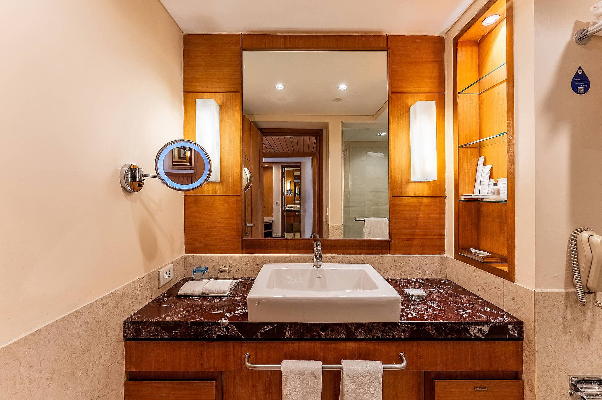 Radisson Blu Hotel ,Indore Superior Room- 2 single beds or 1 King Bed 6